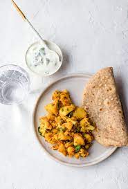 Here S A List Of Authentic Indian And Pakistani Vegan Curry Recipes That Are Wholesome Easy To Mak Aloo Gobi Curry Recipes Vegetarian Potato Cauliflower Curry