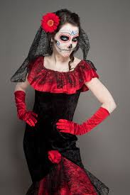 This friday is dia de los muertos, and even though it may appear scary to an unknowing outsider, it is actually a time of celebration! Dia De Los Muertos Make Up Schminkanleitung Fur Halloween
