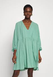Une robe toute simple à coudre pour les grandes chaleurs : Samsoe Samsoe Jolie Dress Robe D Ete Creme De Menthe Vert Zalando Fr