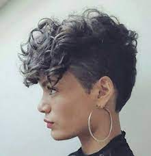 Haircut and color looks really fashionable with this pretty lady: 50 Wavy Curly Pixie Cut Ideas For All Face Shapes Styles Hair Motive
