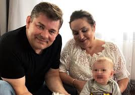 Jun 04, 2021 · zenek martyniuk wyznał w rozmowie z jednym z magazynów, że martwi się o zdrowie swojej mamy. Dramat Zenka Martyniuka Sad Zdecydowal O Jego Wnuczce Super Express Wiadomosci Polityka Sport