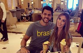 Pronúncia de nicole bahls 1 pronúncia em áudio, 1 significado, e mais, para nicole bahls. Nicole Bahls Ganha Jantar Romantico Durante Lua De Mel Ofuxico