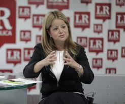 Elsa noguera confirmó contagio de coronavirus de tres personas en su familia. La Gobernadora Del Atlantico Elsa Noguera Anuncio Que Dio Positivo Para Covid 19