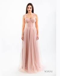 I nostri vestiti eleganti, da sera o da cerimonia, sono disponibili sia in modelli tradizionali e senza tempo, che in modelli di tendenza. Elenco Dei Prodotti Per La Marca Soani