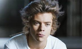 I want to put my hands in harry styles's hair. Harry Styles With Blond Hair And Brown Eyes X Image 2152059 On Favim Com