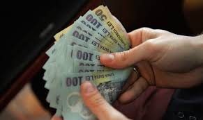 Daca pana acum exista un singur tip de salariu minim pe economie, general valabil, in anul 2019 angajatorii vor trebui sa tina cont de aceasta tripla categorisire, pentru a nu risca amenzi cuprinse intre 300 si 2.000. Ce Bani Iei In 2019 Salariul Minim Trebuie SÄƒ CreascÄƒ Din Ianuarie