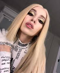 Pin De Laura Harachova Em Ava Max Melhores Cantores Cantores Perfumaria E Cosmeticos