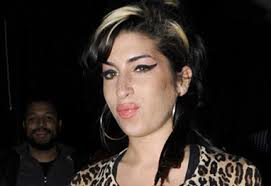 Última apresentação de Amy Winehouse no palco foi ao lado da afilhada