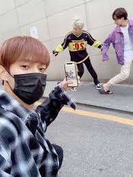 Translations for seventeen's official fancafe and weverseㅣ세븐틴 공식 팬카페 + 위버스ㅣ@svt_membership & @svt_stagram. How K Pop Boy Group Seventeen Have Used The Coronavirus Lockdown To Get Creative And Reach Fans On Weverse South China Morning Post