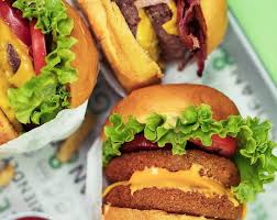 Recientemente, las hamburguesas de la cadena ficticia krusty burger, de los simpson, inspiraron toda una gama de ropa de la firma alemana. Nzkgob0i4g3pxm