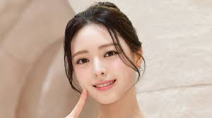 Singer and musical actor Tiffany Young (34, real name Stephanie Young,  Korean name Hwang Mi-young) s..