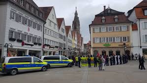 Das schreiben einer stellungnahme steht nicht nur auf der schule auf der agenda, auch später musst du immer wieder deinen standpunkt untermauern. Polizeieinsatz Bei Demo In Reutlingen Lichterspaziergang Als Impfgegner Initiative Organisatorinnen Beziehen Stellung Sudwest Presse Online