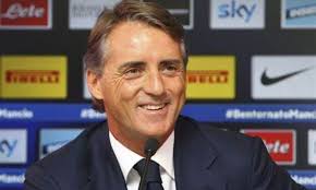 Roberto mancini y su esposa silvia fortini son noticia en las últimas horas por unas fotografías que se han publicado de la pareja disfrutando de sus vacaciones en una playa de saint tropez, en francia. L Allenatore Roberto Mancini E I Problemi Con La Figlia La Distruzione Di Un Padre Kronic