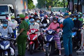Theo đó, các khu phong tỏa thực hiện triệt để người cách ly với người, gia đình cách ly với gia đình, không được tiếp xúc trực tiếp với người. Tp Hcm Len 3 Ká»‹ch Báº£n Sau 15 Ngay Gian Cach Xa Há»™i Theo Chá»‰ Thá»‹ 16 Thá»i Sá»± Thanh Nien