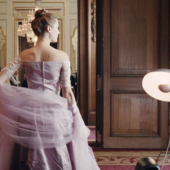 The 'Phantom Thread' Costume Designer Consulted With Daniel Day Lewis — in  Character — on the Movie's Sumptuous Gowns - Fashionista