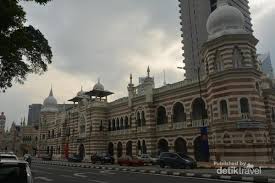 Seni bina kuala lumpur merupakan campuran pengaruh kolonial lama, tradisi asia, islam melayu, campuran moden dan pasca moden. Anti Mainstream Hunting Bangunan Tua Di Kuala Lumpur