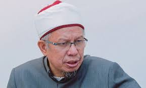 Setelah tidak mencapai kesepakatan dalam negara, maka pandangan daripada ulama' muktabar dunia diminta. Isu Kalimah Allah Jakim Tunggu Perkenan Majlis Raja Raja Untuk Tindakan Lanjut Ismaweb