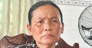 Mẹ của người phụ nữ bị chồng bạo hành khóc ngất khi thấy con tàn tạ về nhà