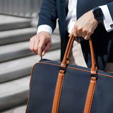Các hiệu túi xách nổi tiếng mà nam giới yêu thích