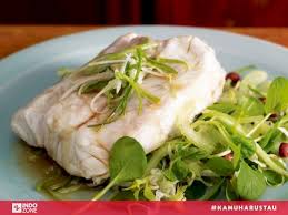 Pada resep ditambahkan bumbu aromatik untuk menghilangkan baunya. Cara Memasak Ikan Yang Sehat Panggang Goreng Kukus Atau Dengan Microwave Indozone Id