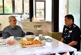 Obviously dr.mahatir is much much better than abdullah badawi. Ketua Polis Negara Kunjungi Tun Abdullah Maklum Hasil Siasatan Kes Berita Palsu Astro Awani
