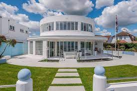 Search over 32 flats and houses for sale from owners, estate agents and developers in inverness, highland. 10 Amazing Round Houses From Around The World Loveproperty Com