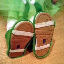Help An Elf Simple Diy Felt Shoe Covers Elf Shoes Diy Shoes Diy Elf Costume