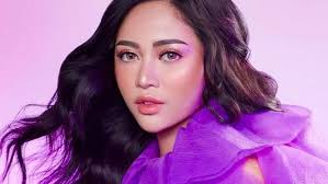 Selebgram dan influencer rachel vennya terus menjadi sorotan warganet karena berbagai hal. Just Divorced Rachel Vennya S Photo With Foreign Male Friends Is Highlighted Netral News