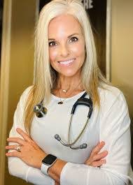 Mandi Gross's Instagram, Twitter & Facebook