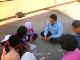 Pengelolaan kelas yang meliputi penataan ruangan maupun pengorganisasian peserta didik yang sesuai dengan kebutuhan dan program yang direncanakan akan membantu pencapaian pembelajaran yang optimal. 10 Permainan Tradisional Anak Khas Indonesia Yang Mulai Dilupakan Anak Paud Bermain Belajar