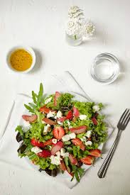 Lass' dich inspirieren und entdecke tolle, neue kombinationen! Salat Mit Karamelisiertem Rhabarber Und Erdbeeren Schnelle Einfache Rezepte