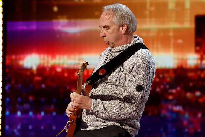 59-year-old teacher wows AGT judges with mind blowing guitar performance -  Scoop Upworthy