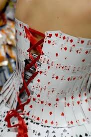 25+ queen of hearts costume ideas and diy tutorials. 20 Alice In Wonderland Costumes And Diy Ideas 2017