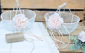 Biedermeierkörbchen zum blumen streuen, beim auszug aus der kirche.die körbchen sind sehr leicht und damit auch gut geeignet für kleine kinderhände. Hochzeits Diy Blumenkorbchen Fur Die Blumenkinder Basteln Food Blog Ninastrada