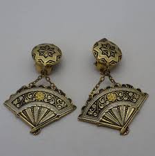Black And Gold Jewelry From Spain Spanish Damascene Clip On Earrings Vintage 1950s Gold Etsy Figural Jewelry Clip On Earrings Vintage Earrings