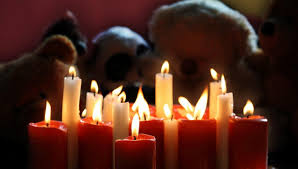 Жители казани высказали слова соболезнования родственникам погибших около стихийного мемориала. Jofugk8mhfw6nm