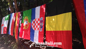 Di antaranya mengenai keberhasilan inggris menekuk jerman. Nusabali Com Sambut Piala Eropa 2021 Pedagang Bendera Negara Peserta Goda Gibol