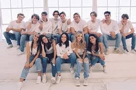Pin By Madeli Cha Cha On Hajp Haus In 2020 Friend Photoshoot Famous Girls Celebs