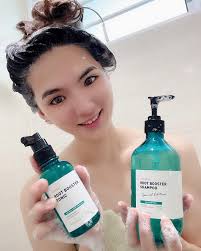 拥有浓密飘柔的秀发也是“美”的一部分👱🏻‍♀️ 有谁想要每天脱发又不长不出的呢🤷🏼‍♀️秃头可真的太～～难看了！😣  经过@grafen.official_my 的推荐他们家的Root Booster Shampoo 🧴搭配Root Booster Tonic  服用后发现脱发减少了许多。而且也开始长出新的毛发✨我终于 ...