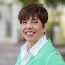 Julie Cane's Instagram, Twitter & Facebook