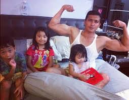 Filem adaptasi novel kau yang satu karya nia azalea.menggandingkan empat pelakon hebat iaitu aaron aziz dan izara aishah sebagai watak utama.didampingi oleh pelakon hisyam hamid dan soo wincci sebagai watak tambahan. Izara Aishah Dan Aaron Aziz Dalam Segmen 15 Soalan Bersama