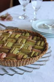 Tarte Geometrique A La Rhubarbe Et A L Amande Recette Tarte Rhubarbe Recette Dessert Tarte