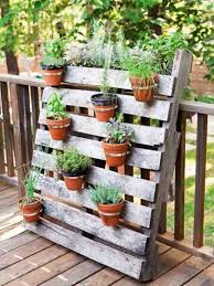 dicas e ideias para reciclar paletes jardiniere palette jardins verticaux comment amenager son balcon