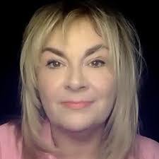 Bev Fox's Instagram, Twitter & Facebook