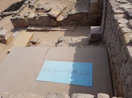 Ten indus characters from the northern gate of dholavira, dubbed the dholavira signboard the most significant discoveries at dholavira was made in one of the side rooms of the northern gateway of the city, and is generally known as the dholavira signboard. Dholavira Signboard Merahoardings Com