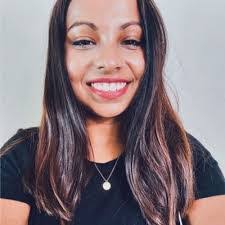 Sarah Falvey's Instagram, Twitter & Facebook