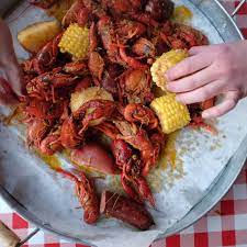 If you're going to have a lowcountry seafood boil, then there're a few simple priorities: Labor Day Crawfish Boil Punchfork