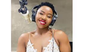 Dj zinhle boyfriend murdah bongz enjoying life serving us couple goals. Video Dj Zintle Baby Zee Beaten Up By Boyfriend Live On Air