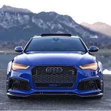 This video features an insane fast audi r8 v10 plus modified with an abt bodykit, racing against other (super)cars, like the a tuned abt audi rs6+, lamborghi. L Image Contient Peut Etre Montagne Voiture Ciel Et Plein Air Audi Rs6 Avant Audi Wagon Voiture Bmw