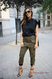 2020 Kargo Pantolon Modelleri Ile Gunluk Kombinler Yesil Pantolon Siyah Japone Kol Gomlek Bordo Stiletto Ayakkabi Moda Kiyafetler Moda Stilleri Kargo Pantolon